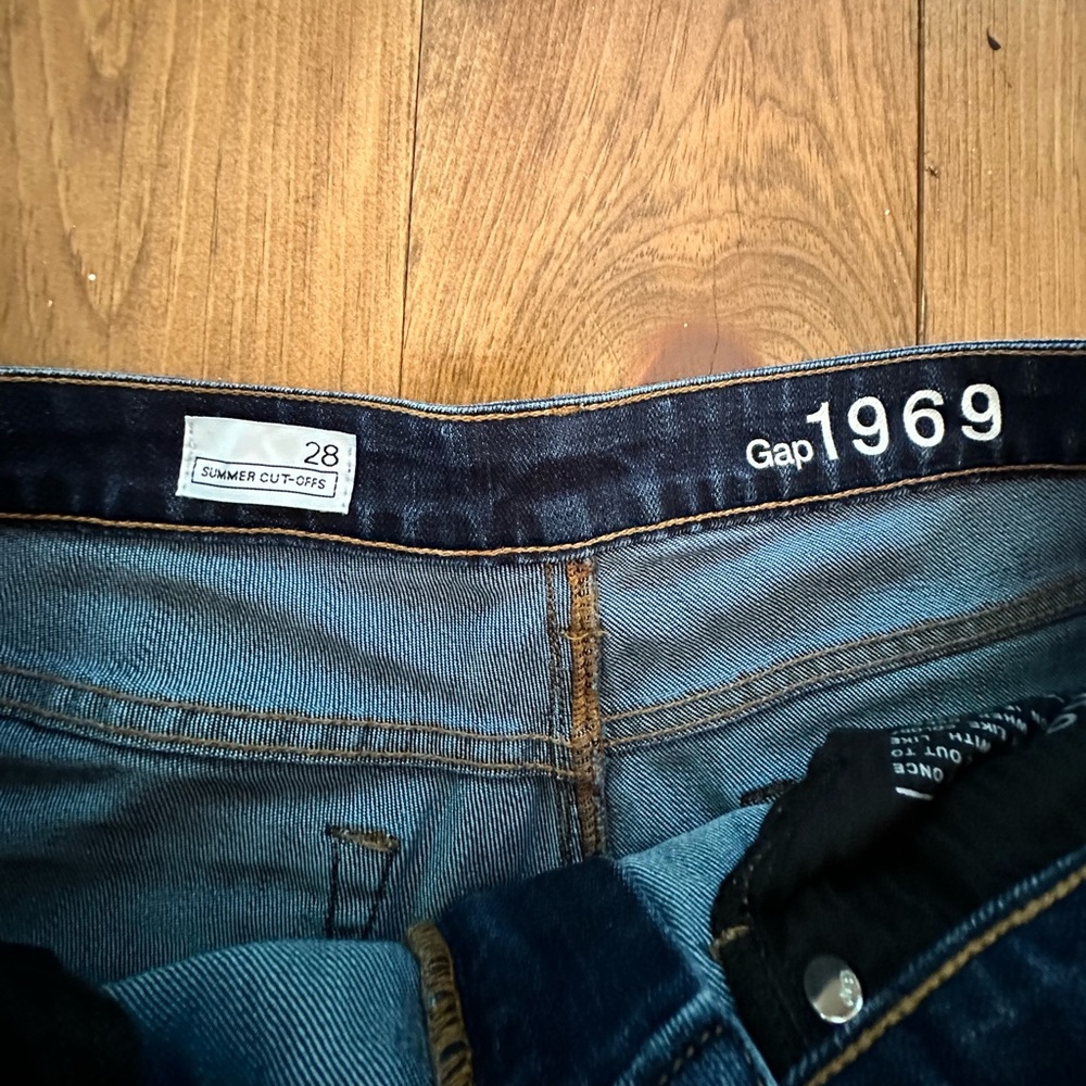 Gap Jean Shorts - Picture 3 of 3